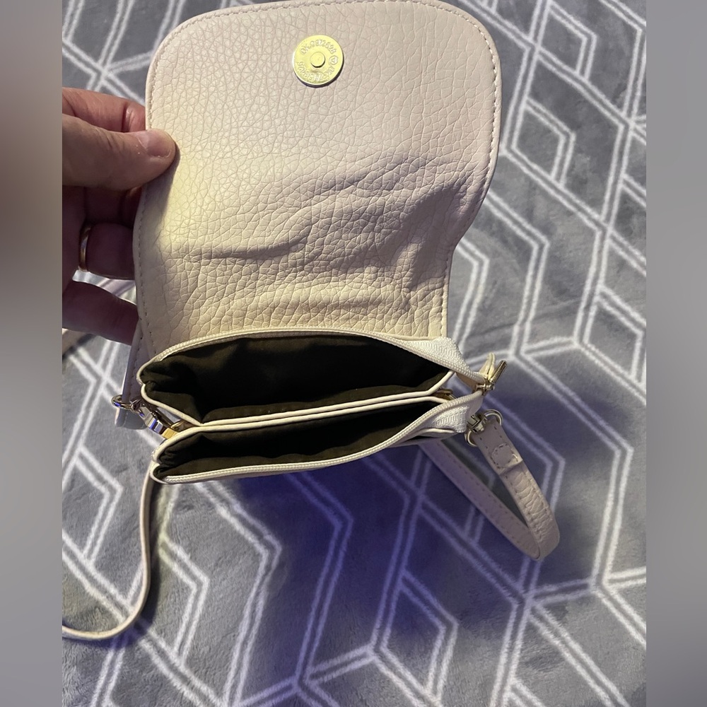 Cream Crossbody Bag. MINI CROSSBODY
PHONE BAG
NEW SOFT LEATHER
EXCELLENT COND - Picture 3 of 13
